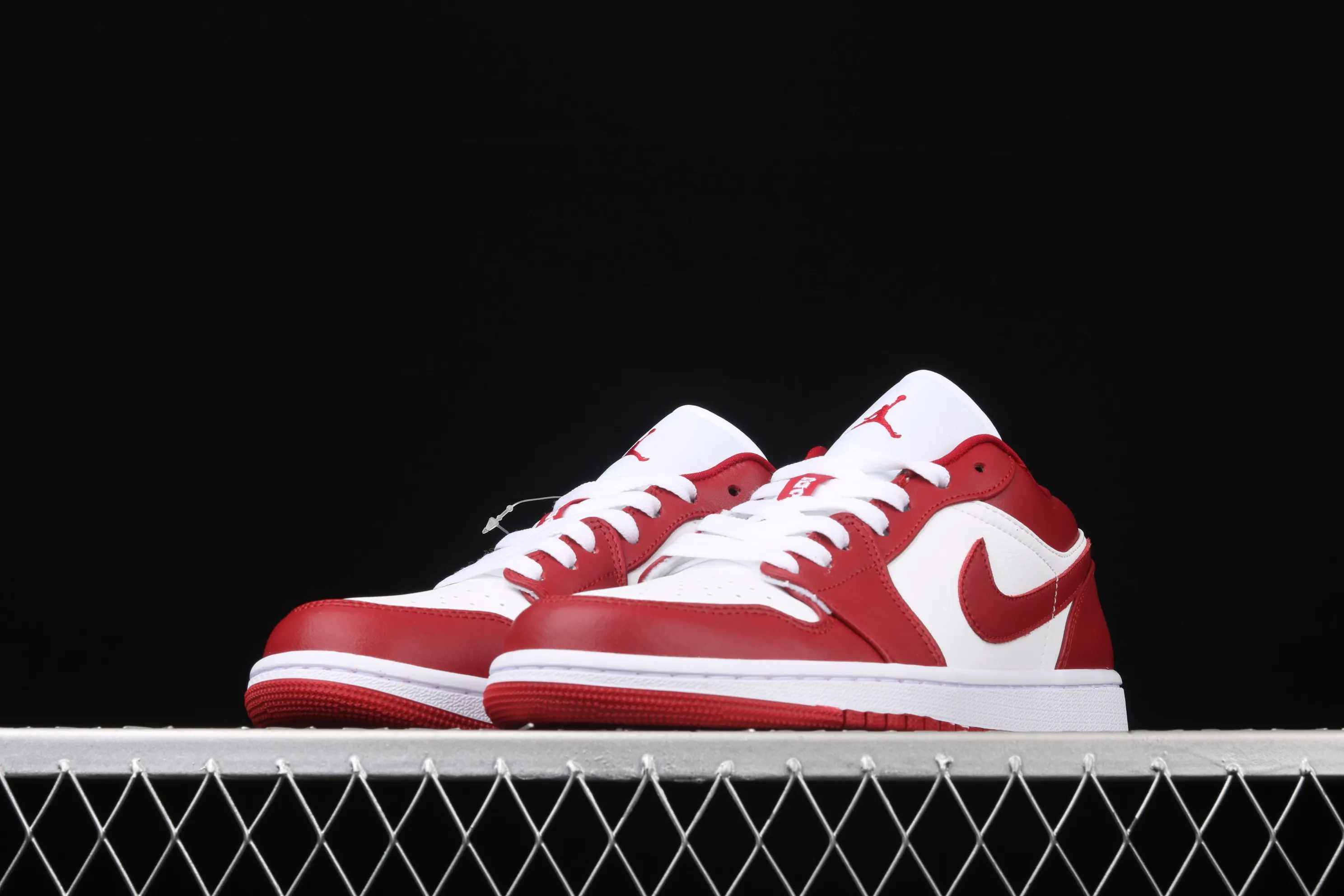 All categories Air Jordan Jordan series basketball shoes Air Jordan 1 Low New version Air Jordan 1 Low AJ1 Joe 1 low top leather white and red cultural and leisure sports sneakers 558553-611